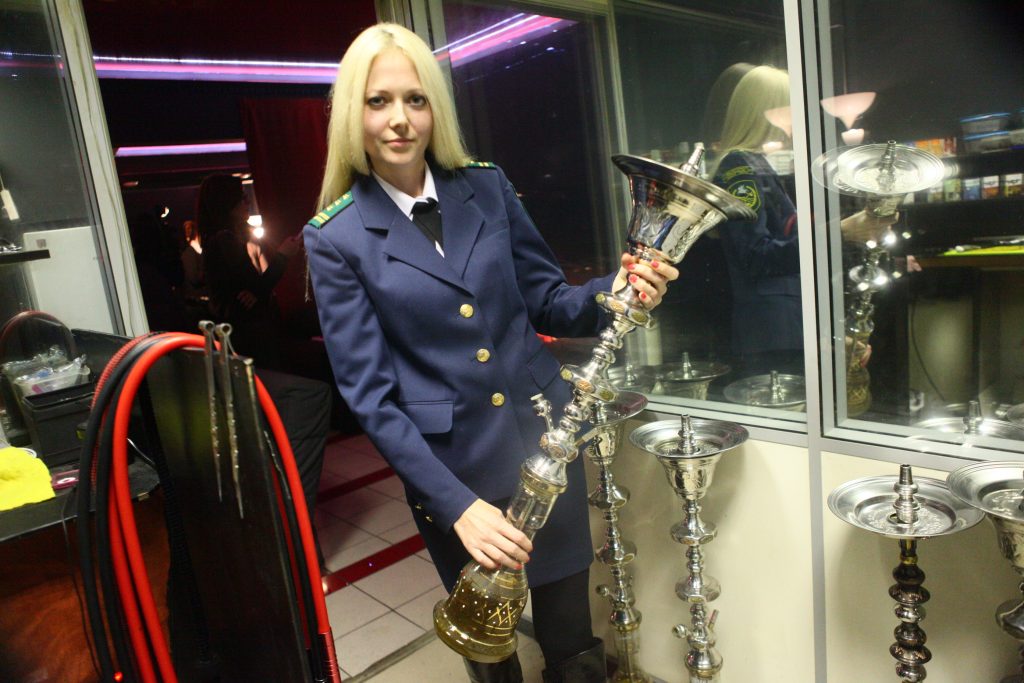Депутат Мосгордумы предложила полностью запретить курение кальянов в кафе и ресторанах